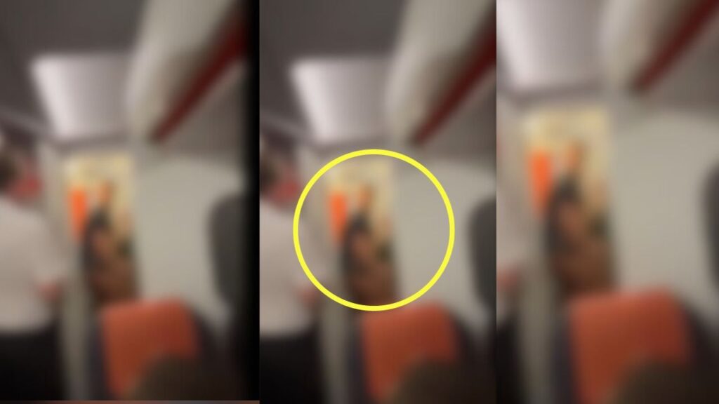 couple started having sex in the washroom of the flying plane suddenly the gate opened and everyone saw it incident caught on camera viral video