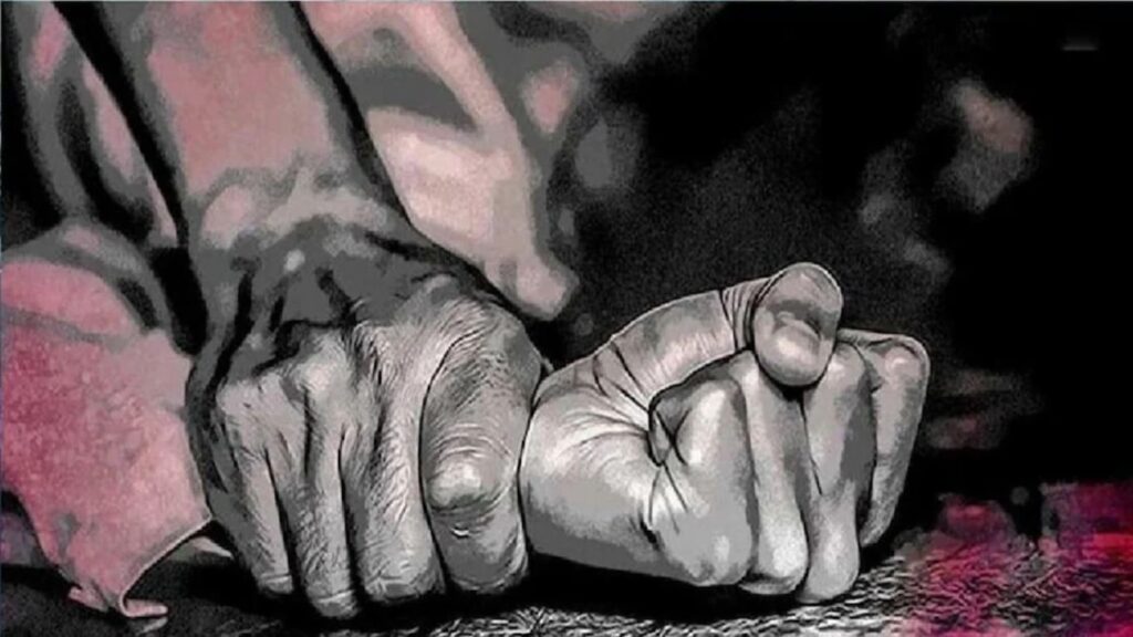 minor girl gang-raped young boy and his friend came to house with knowledge of her mother, one absconded, case has been registered in Mulund police