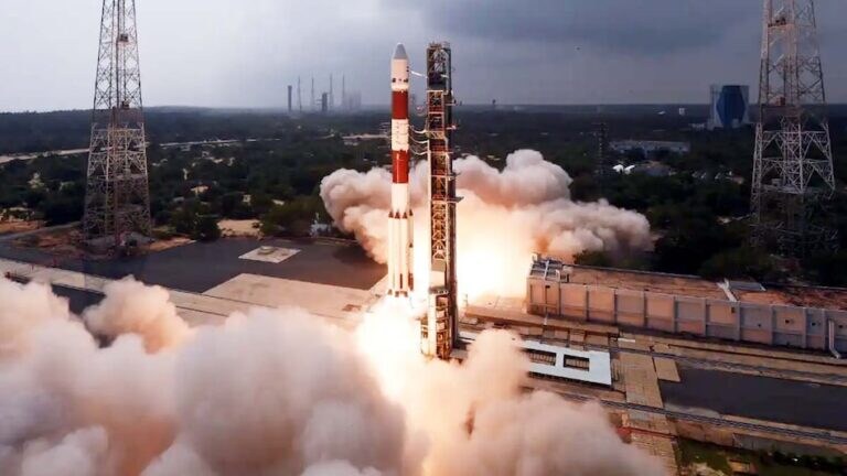 ADITYA-L1 MISSION ISRO: भारताची ‘सूर्य’झेप, पाहा कसं झालं आदित्य-L1 चं लाँचिंग aditya l1 mission isro countdown of surya mission begins watch live launching here know everything from launching to research