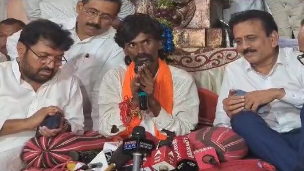 manoj jarange patil continue to agitation after meeting girish mahajan maratha reservation