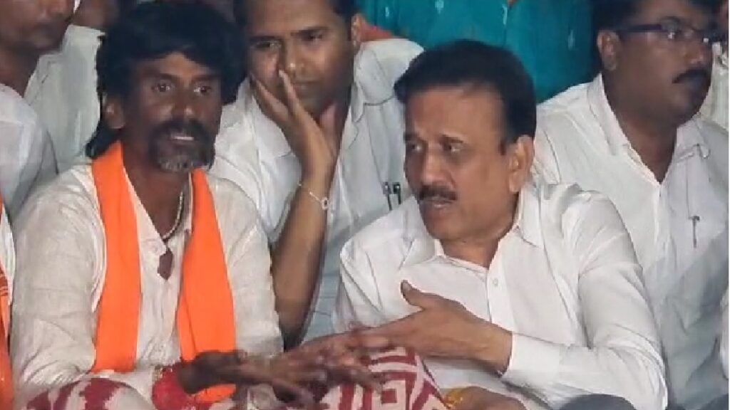 maratha reservation manoj jarange continue agitation after meet girish mahajan nitest rane refuse offer