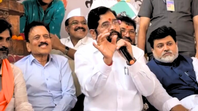 Maratha Reservation : ‘अरे असं करू नका रे’, CM एकनाथ शिंदे का झाले नाराज? chief minister eknath shinde disappointed on viral video of press conference