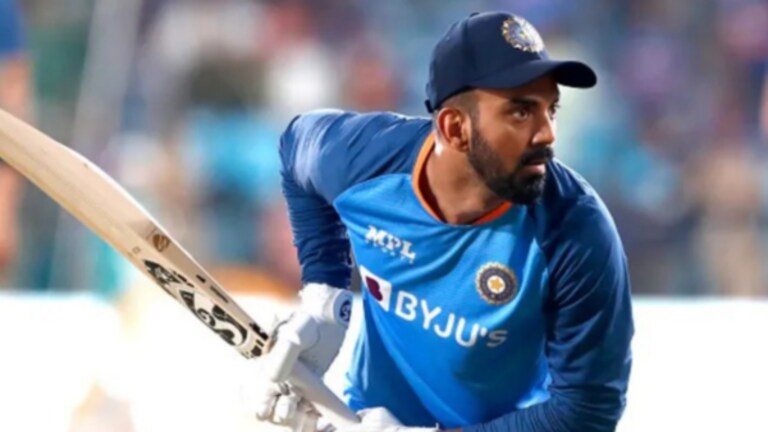 Asia Cup 2023 : सुनील गावसकरांचं मोठं विधान; केएल राहुलमुळे ‘या’ फलंदाजाला ‘आराम’ Asia Cup 2023: Sunil Gavaskar's big statement, this batsman will have to make sacrifices due to KL Rahul's entry, Ishan will not be out