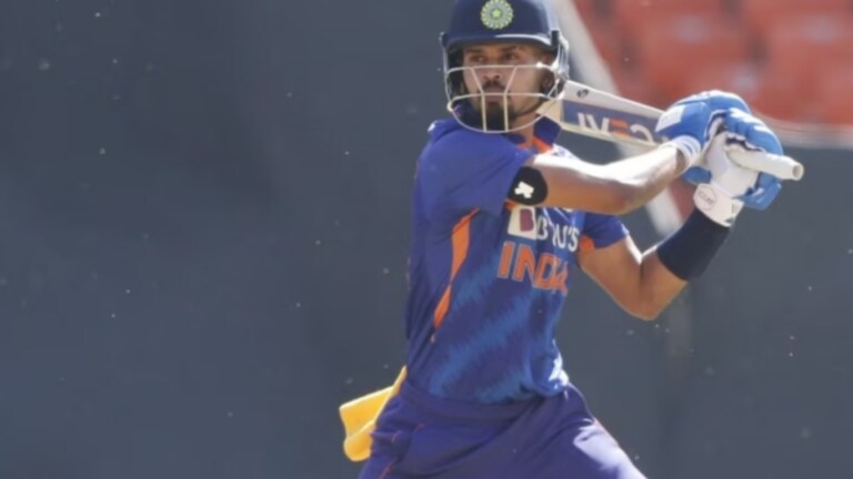 Asia cup 2023 : श्रेयस अय्यर वर्ल्ड कप टीममधून होणार बाहेर? Asia cup 2023 Iyer got injured during practice before the Colombo match against Pakistan. He has stiffness in his back. BCCI had said, 'Shreyas Iyer suffered stiffness in his back during the warm-up before the match.