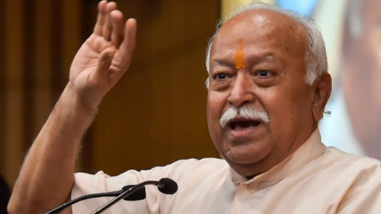 Mohan Bhagwat : RSS ने मुख्यालयात तिरंगा का फडकवला नाही? सरसंघचालकांनी दिलं उत्तर Mohan Bhagwat questioned why the tricolor flag is not hoisted at the Rashtriya Swayamsevak Sangh headquarters.