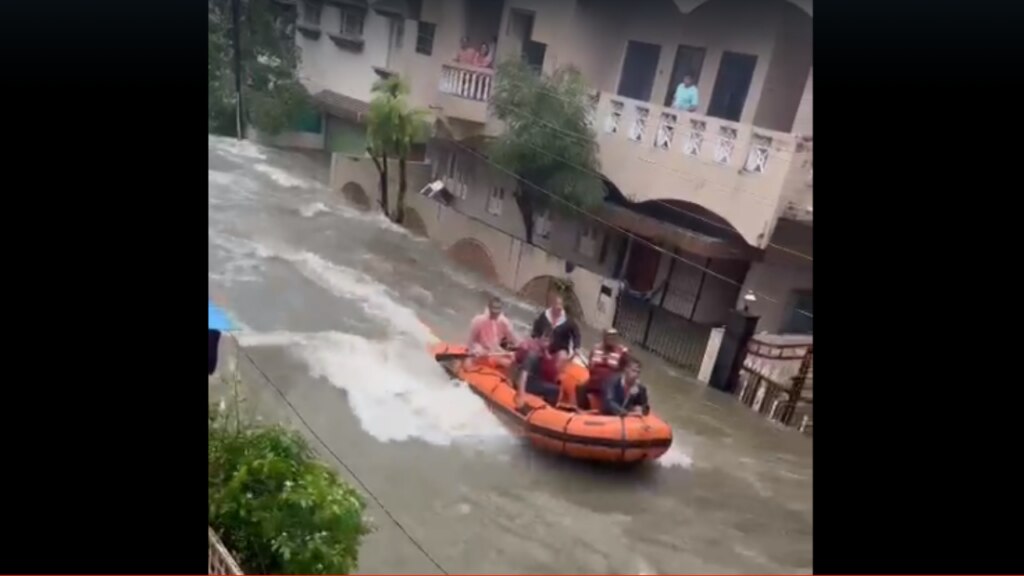 heavy rain two women die 400 people have to leave their homes what happened at midnight in nagpur