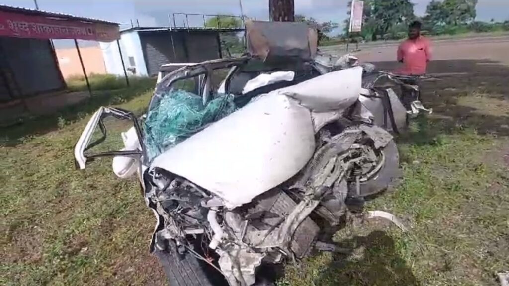 four people including corporator of dhule died in car container accident in nashik on mumbai agra highway.