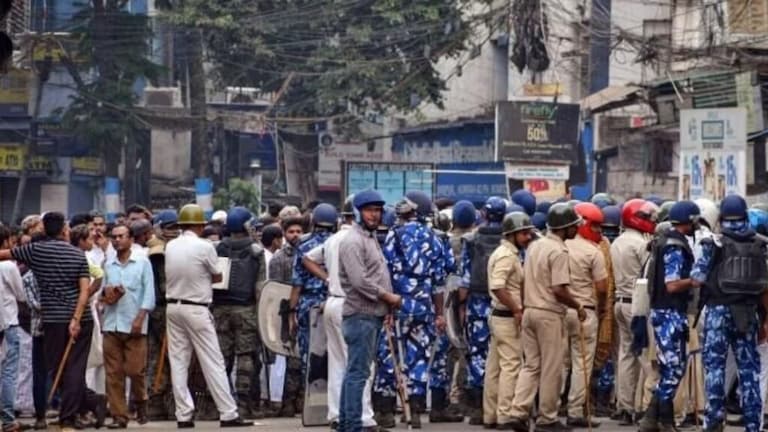 pusesawali satara : पुसेसावळीत हिंसेंची धग कायम! पोलिसांनी कुणाला ठोकल्या बेड्या? Satara pusesavali social media post viral