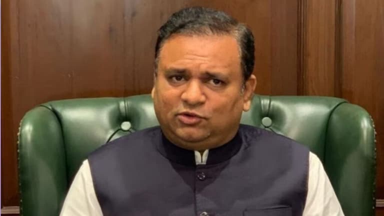 आमदार अपात्रतेबाबतच्या हालचालींना वेग, राहुल नार्वेकरांनी दिले मोठे संकेत mla disqualification Vidhansabha Speaker rahul narvekar visited delhi to discuss proceedings regarding