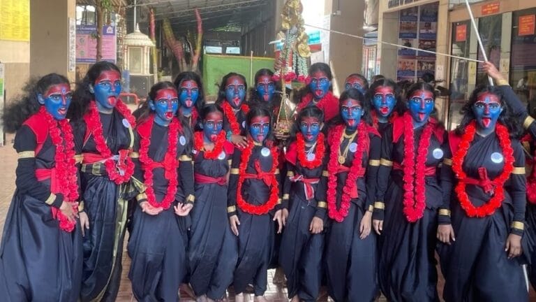 Dahi handi 2023 : मुंबईतील निर्भया गोविंदा पथक ‘माँ काली’च्या वेशात फोडणार दहीहंडी, कारण काय? Mumbai Tak