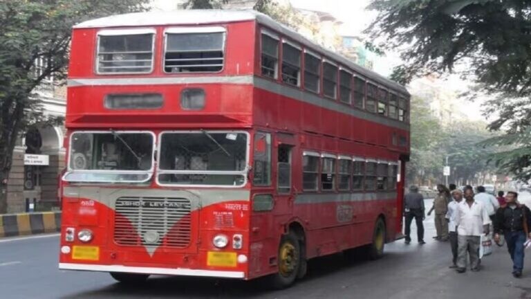 Mumbai : देशातील पहिली ‘डबल-डेकर’ मुंबईत धावली! कोणत्या काळात झाली होती सुरू? Now double-decker buses will disappear from Mumbai's roads. Once upon a time, these double-decker buses were seen as the identity of Mumbai.