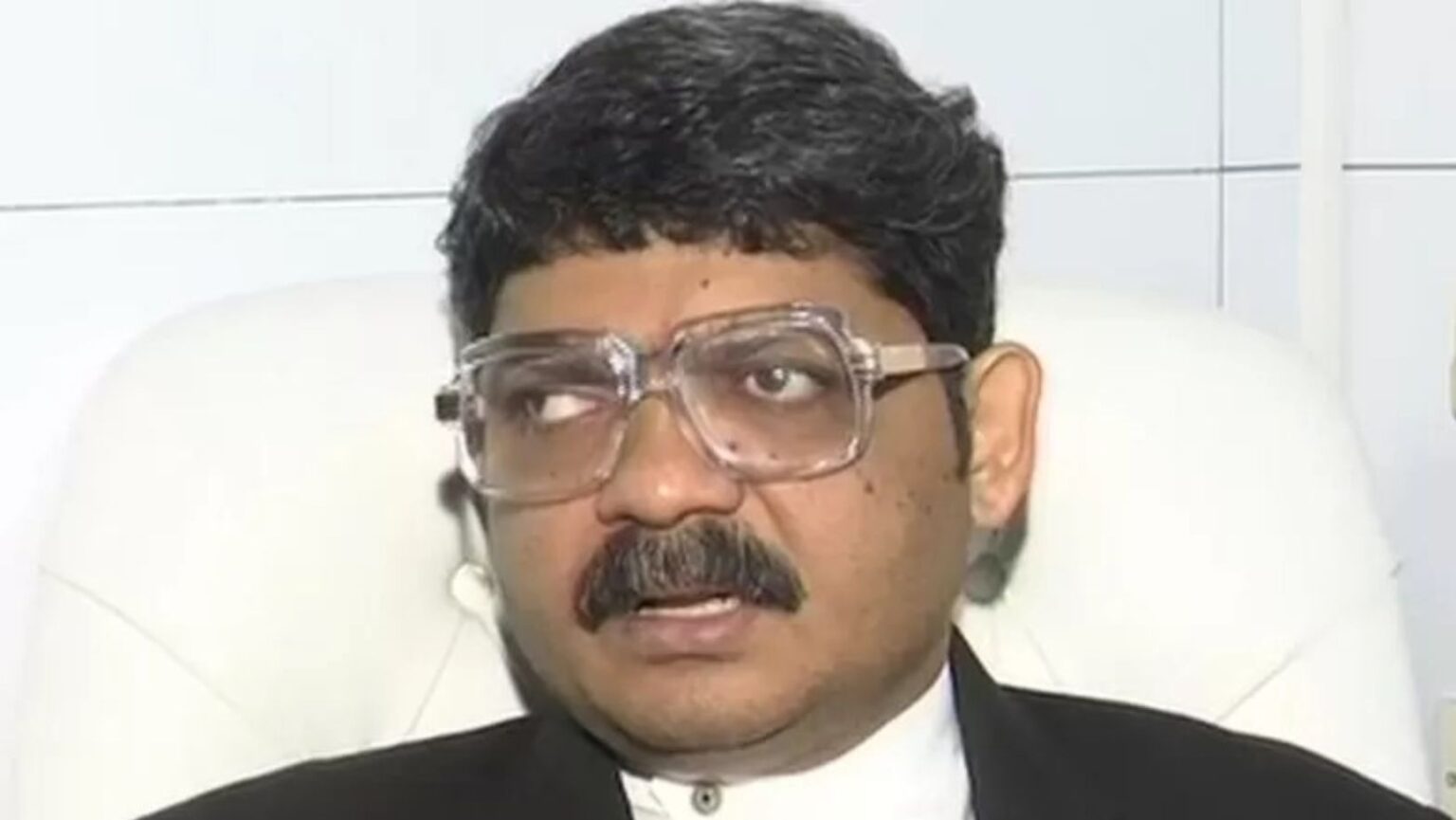 gunaratna sadavarte should have been terminated opposed maratha reservation mla sanjay gaikwad controversial statement