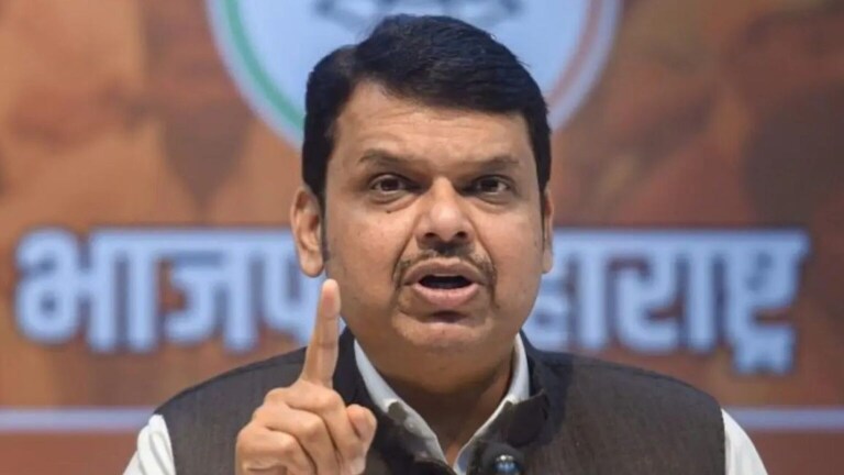 ‘एकनाथ शिंदे अपात्र होणारच नाहीत’, फडणवीसांनी थेट दावाच केला chief minister eknath shinde will not be disqualified claims deputy chief minister fadnavis