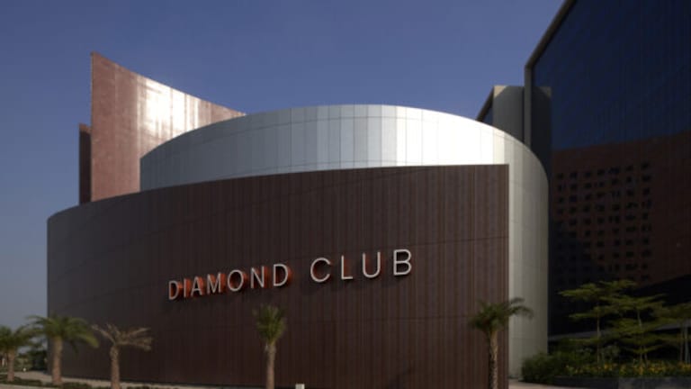 Surat Diamond Bourse: गुजराती व्यापाऱ्यांचा मुंबईला प्रचंड मोठा धक्का, ‘हिरा’ व्यापार हिरावला! surat diamond bourse surat gave a big blow to mumbai maharashtra offices started shutting down