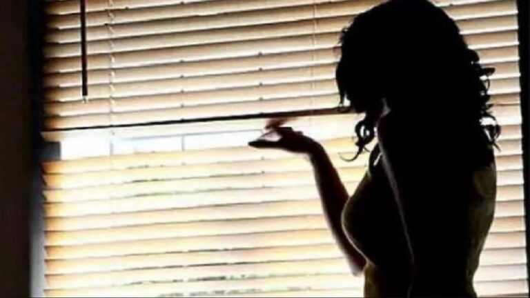 belgaum woman used to extort money from boys by luring them into honey trap villagers beat her garlanded her with slippers