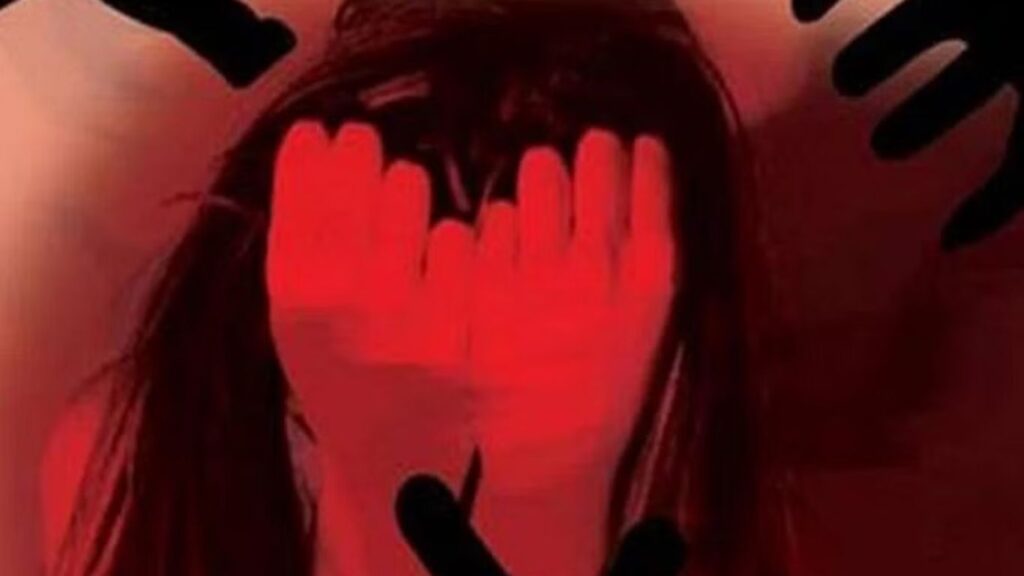 Lonaval gang rape minor girl came for tourism raped in Lonavla, tortured by ten persons two accused minors