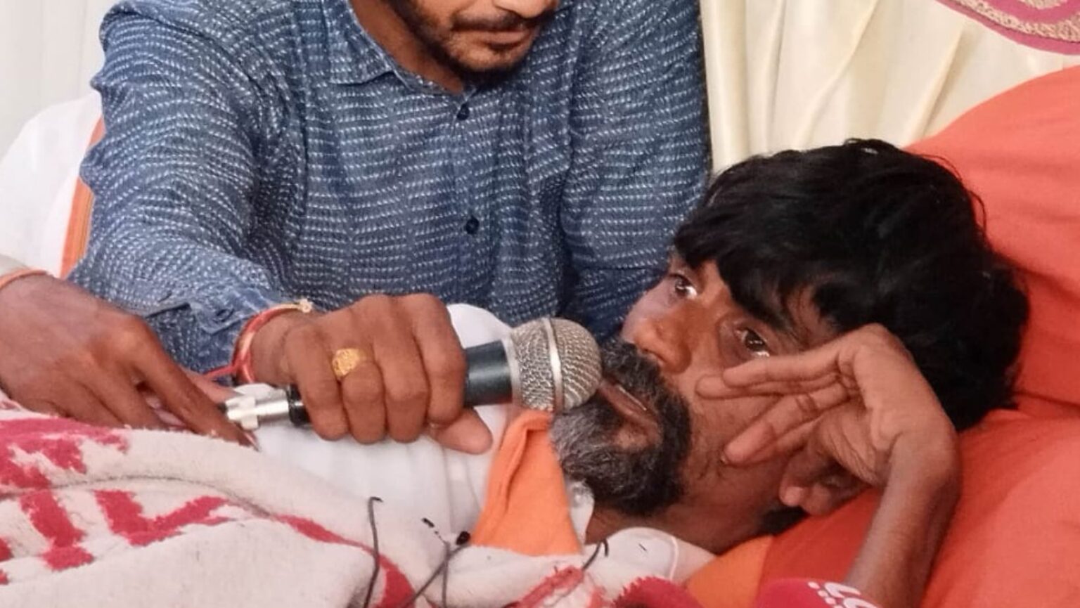 maratha reservation antarwali sarathi manoj jarange patil said if this government wants to kill one let it kill he is break down in tears