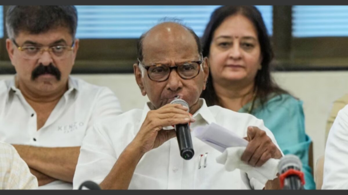 Ncp Split : सुनावणीआधी शरद पवारांना निवडणूक आयोगाने समन्स का पाठवलं? election commission of india sent summon to Sharad pawar