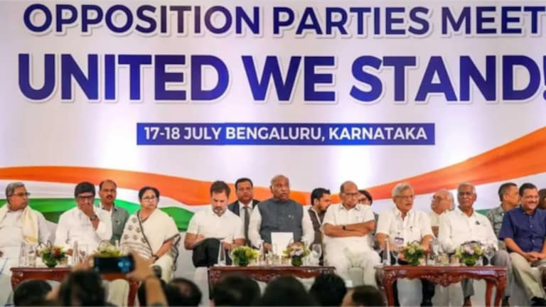 विरोधकांची ‘इंडिया’ आघाडी तुटण्याचा धोका? समजून घ्या 5 संकेतांचे अर्थ Ever since the formation of India alliance, there has been a lot of speculation about Nitish Kumar.