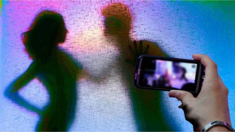 Sextortion : तरुणीने टाकलं प्रेमाचं जाळं अन् रेल्वे कर्मचाऱ्याचा गेला जीव; करु नका ‘ही’ चूक Chat, video call and cheating... a man trapped in the trap of sextortion, gave up her life... Don't make this mistake