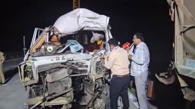 Samruddhi Mahamarg Accident : ‘समृद्धी’वर पुन्हा अपघात! नाशिकचे 12 भाविक ठार samruddhi mahamarg accident news today marathi : 12 people died on the spot in vaijapur tehsil