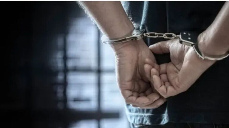 Mumbai Crime Cocaine: नको त्या ठिकाणी लपवले कोकेन, आफ्रिकन महिलांचा अजब प्रताप mumbai cocaine crime dri arrested three cocaine smuggler three women concealment inside sanitary napkins