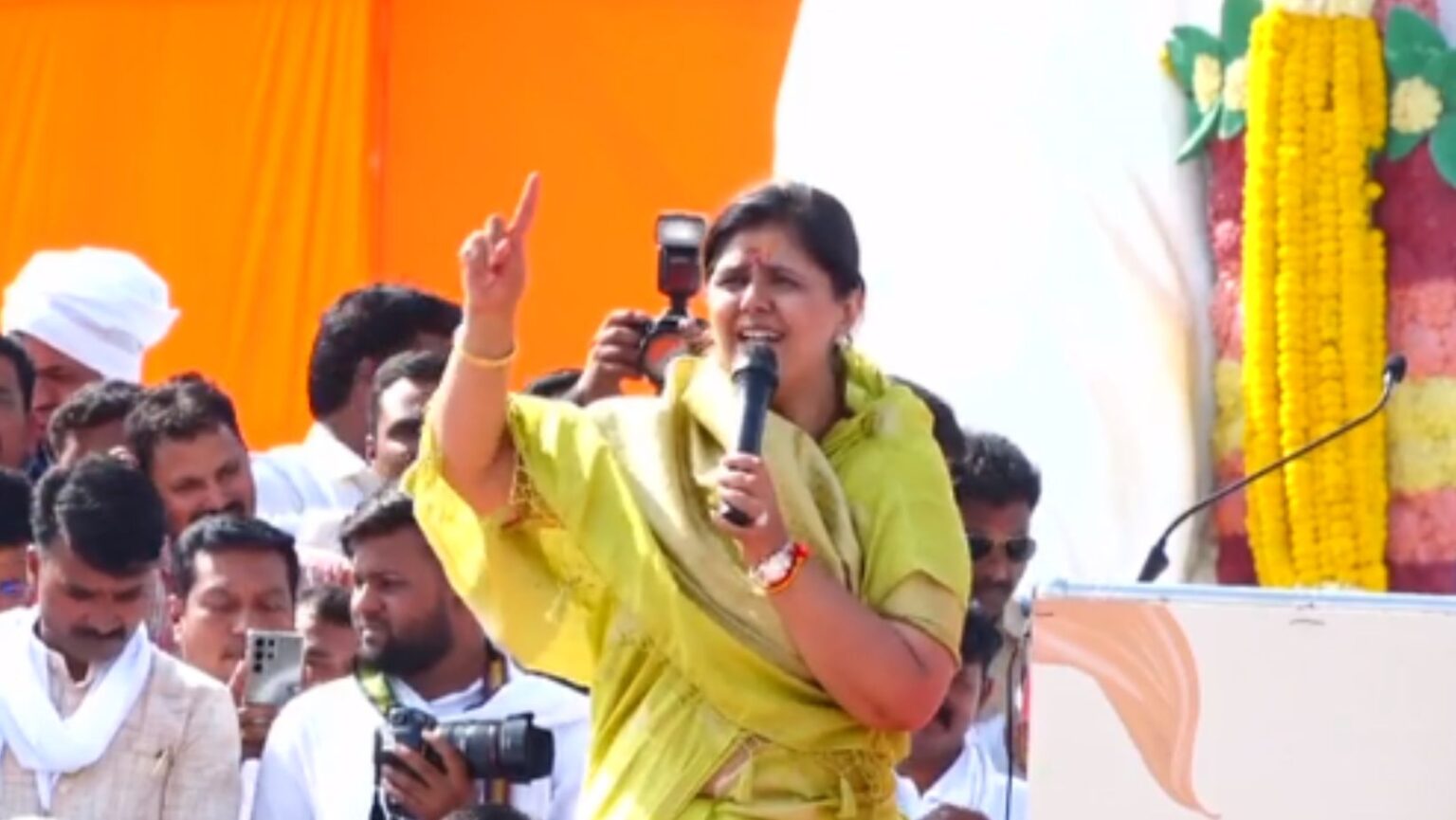 dont build gopinath munde memorial now pankaja munde expresses anger at bjp criticism from dasara Dussehra meeting