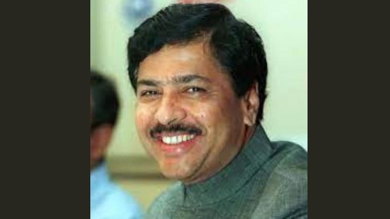 एक नाव, दोन व्होट बँक; प्रमोद महाजनांच्या नावे योजना लाँच करण्याच काय आहे कहाणी? What is the story behind launching a scheme in the name of Pramod Mahajan in Maharashtra
