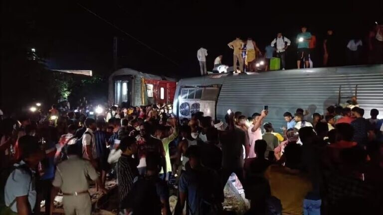 Bihar: ‘एक झटका अन् रुळच उखडला, कुणी सीटखाली दबलं तर..’, बक्सरमध्ये भीषण रेल्वे अपघात! Bihar Buxar Train Accident