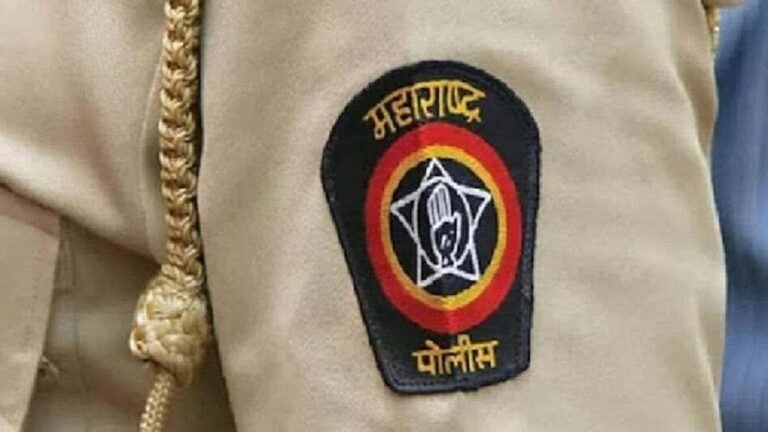 A Boy Wear Duplicate Policeman Uniform Arrested By kalyan Railway Police