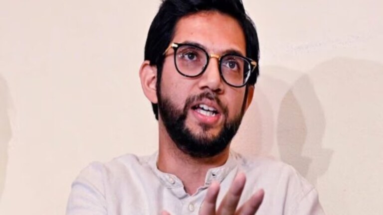 Aditya Thackeray : आदित्य ठाकरे यांच्याविरोधात गुन्हा दाखल, नेमकं प्रकरण काय? aditya thackeray case has been register lower parle flyover delie road inaugration case