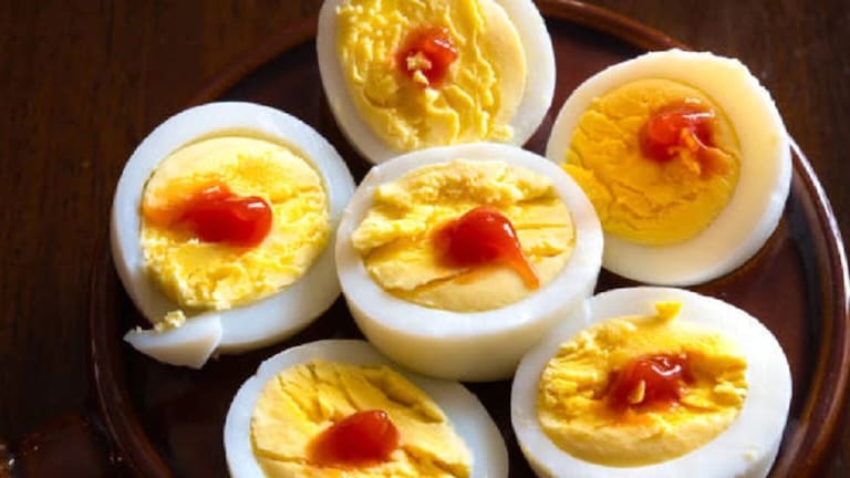 Health: ‘या’ लोकांनी चुकूनही खाऊ नयेत अंडी, नाहीतर… people who have diabetes obesity kidney problems should never consume eggs in excess