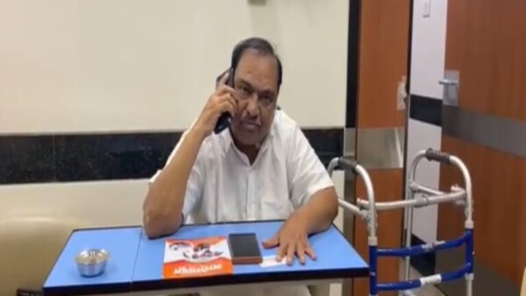 ‘तुमचं विमान वेळेवर टेक ऑफ झालं नसतं, तर माझ्या आयुष्याचं विमान..’, खडसेंचा CM शिंदेंना फोन eknath khadse call cm eknath shinde after successful operation of angioplasty and wish diwali 2023