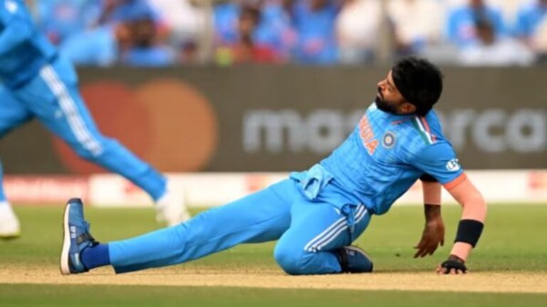 World Cup 2023 : हार्दिक पांड्या वर्ल्ड कपमधून बाहेर, ‘या’ खेळाडूची संघात एन्ट्री hardik pandya ruled out of the odi world cup 2023 prasidh krishna allrounder replace team india
