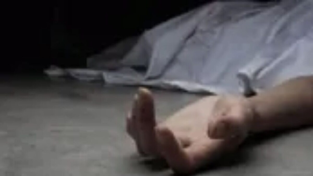 भयंकर! आईसह 3 मुलांचाही चिरला गळा, रक्ताच्या थारोळ्यात आख्ख्यं कुटुंब Four people killed in a communal dispute in Udupi, Karnataka