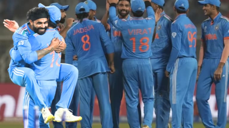 IND vs SA : जडेजाचा ‘पंच’, आफ्रिकेचं लोटांगण! ‘इंडिया’ने असा साकारला अविस्मरणीय विजय Virat Kohli gave a big gift of victory to Team India by scoring his record 49th century on the occasion of his birthday in Kolkata.