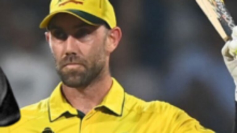 Glenn Maxwell : वेदनेने कासावीस, तरीही खेळला; मॅक्सवेलने मोडला कपिल देव यांचा विक्रम In the ODI World Cup 2023 being played in India, Australian star player Glenn Maxwell has made many historical records in his name by playing an unbeaten inning of 201 runs in 128 balls against Afghanistan.