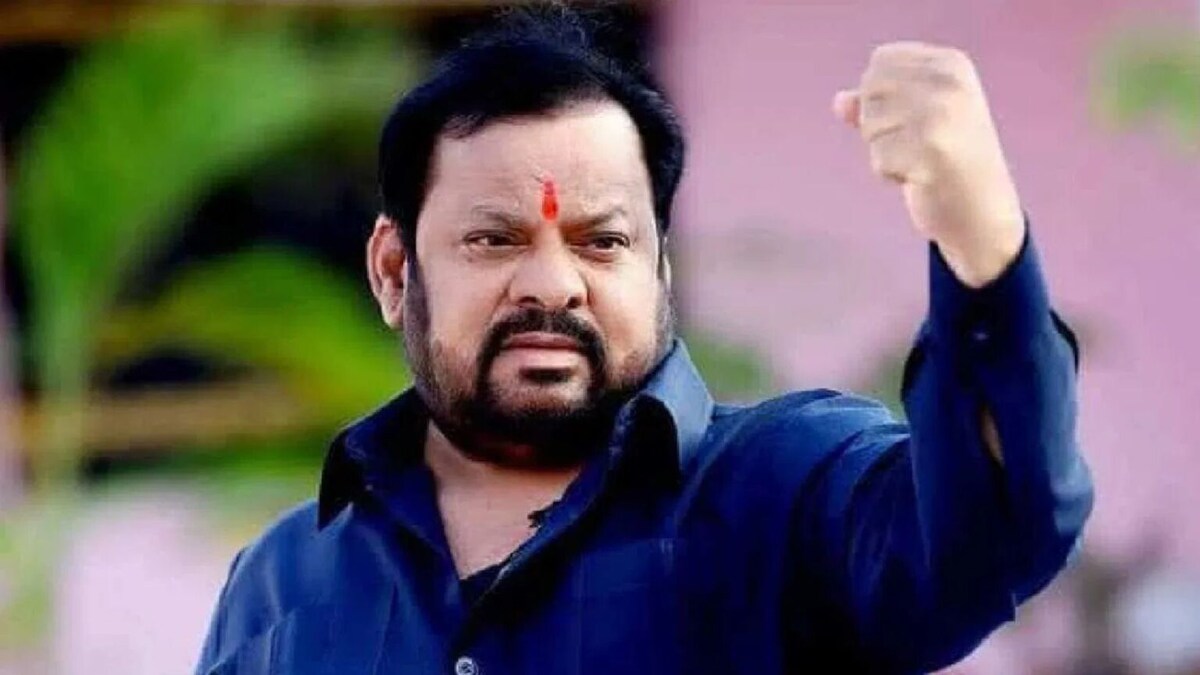 Maratha Reservation: शहाजी बापूंची गाडी अडवली, आमदार साहेब खाली उतरले, कानात कुजबुजले अन्… mla Shahaji Bapu Patil during ongoing agitation maratha reservation car was blocked by the agitators