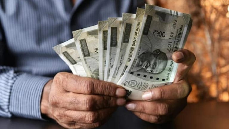 Gujarat Crime: चप्पल तोंडात घातली, बेल्टने मारलं… बॉस बनली ‘लेडी डॉन’! gujarat crime dalit youth beaten from his ex boss and his sister for asking salary