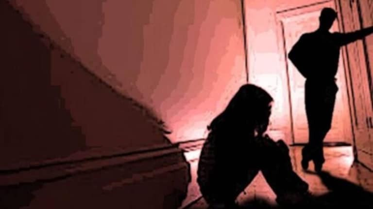 Mumbai Crime : मुंबईत तरुणीवर शेजारी राहणाऱ्या मुलांनीच आळीपाळीने…; उच्चभ्रू वसाहतीत काय घडलं? mumbaitak