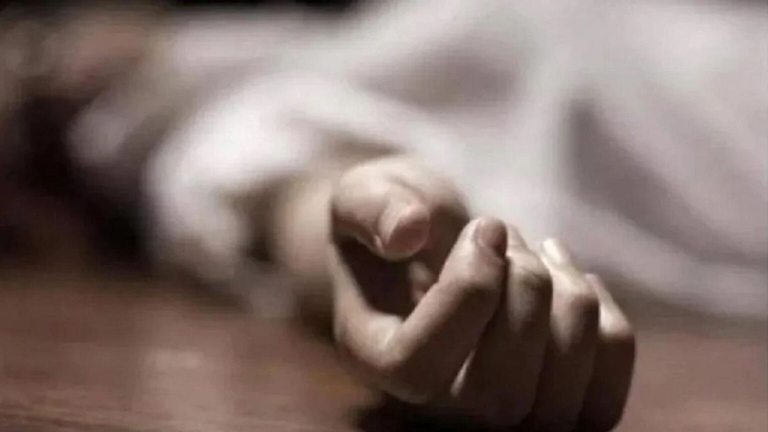 girl body was found suitcase near metro station in Kurla Mumbai