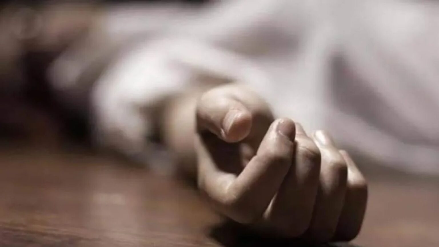 pune lohgaon dead bodies of husband and wife were found