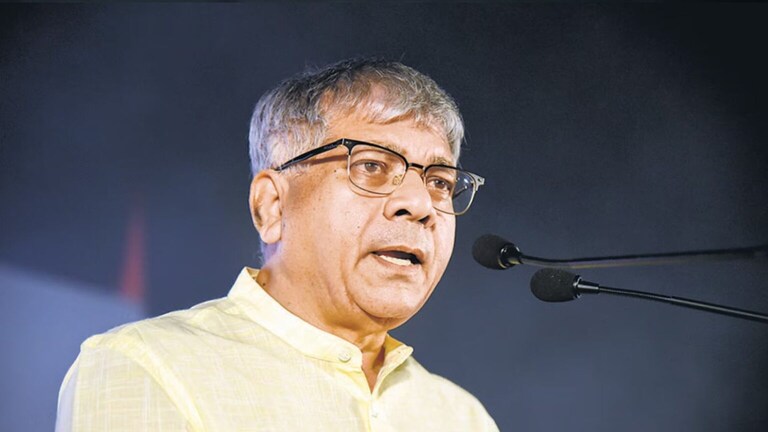 ‘तुम्ही मंडल बरोबर नव्हता तर कमंडल बरोबर…’, प्रकाश आंबेडकरांनी साधला निशाणा OBC Leaders Not With Mandal Commission Prakash Ambedkar Criticism From Constitution Honors Mahasabha