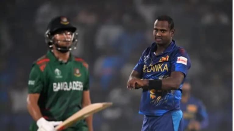 Angelo Mathews ने लगेच घेतला Time Out चा बदला! शाकिबला…; पाहा व्हिडिओ angelo mathews vs shakib al hasan mathews shows time out sign to shakib after taking wicket bangladesh vs srilanka