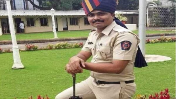 Solapur police constable rahul shirsat shoot himself with rifle shocking crime story solapur news