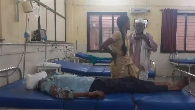 Crime News: धावत्या ट्रेनमधून तरुणाला फेकलं, लातूर स्थानकातील धक्कादायक प्रकार! Maharashtra Latur Crime News Man thrown from train over dispute