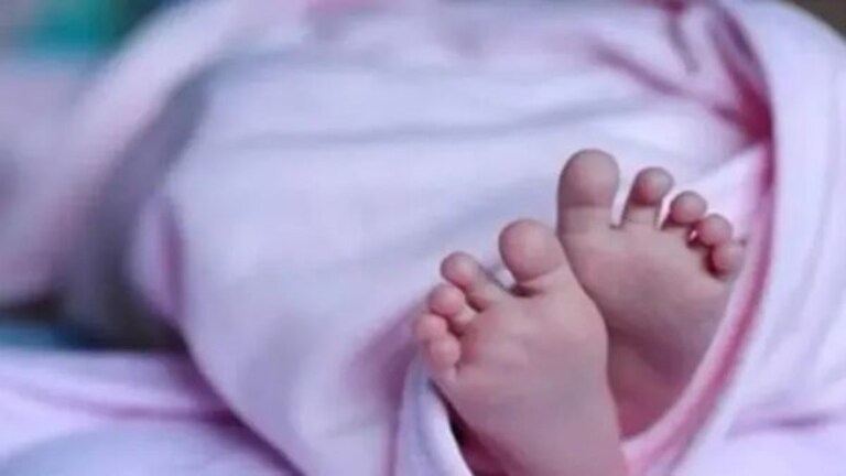 5 वर्षांच्या मुलीचा मृतदेह कबरीतून काढून तरूण रात्रभर झोपला अन् वडिलांनी.. नेमकं घडलं काय? Uttar Pradesh Crime 5-year-old girl dead body removing from the grave and young man slept all night With her father Accused of Rape