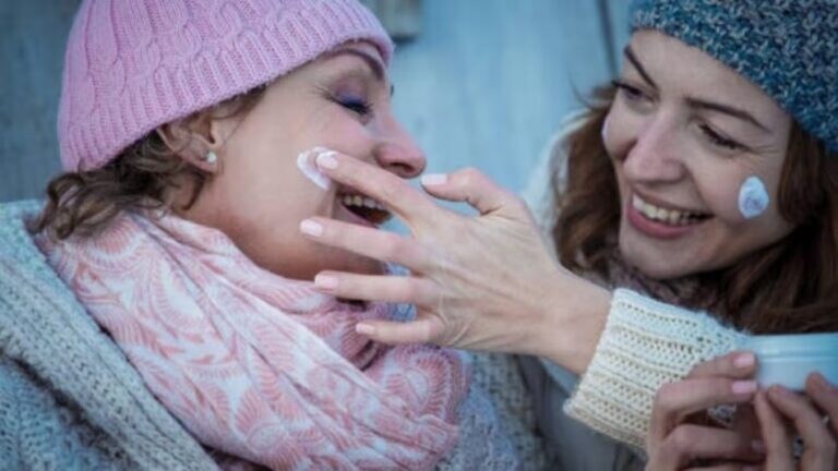 सुट्टीत थंड ठिकाणी जाण्याचा करताय प्लान? मग, फॉलो करा ‘या’ Skin Care टिप्स! Planning to go somewhere in Winter vacation Then follow these Skin Care tipsPlanning to go somewhere in Winter vacation Then follow these Skin Care tips