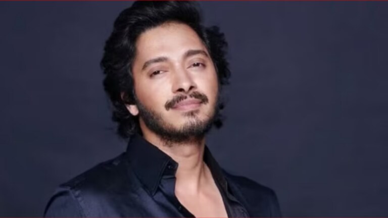Shreyas Talpade : घरी आला अन् बेशुद्ध पडला; हार्ट अटॅक आधी श्रेयससोबत काय घडलं? Famous actor Shreyas Talpade suffered a heart attack, after which he was immediately admitted to Bellevue Hospital in Mumbai.