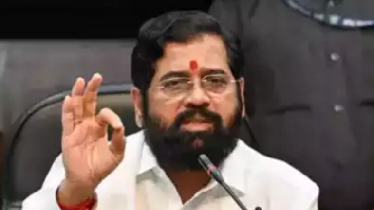 ‘…तो अपने अंदर झाँक के देख लें’, CM शिंदेंचा शायरीतून विरोधकांवर पलटवार On the first day of the winter session, Chief Minister Eknath Shinde criticized the opposition